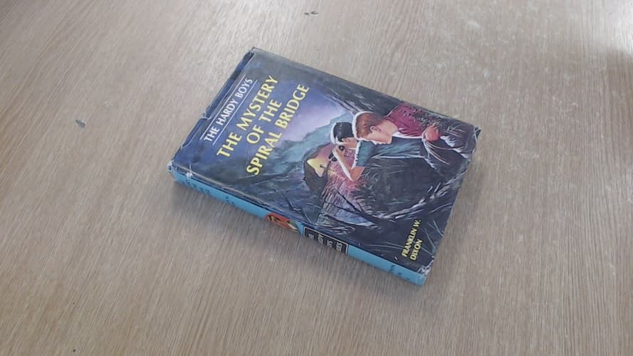 Mystery of the Spiral Bridge (Hardy Boys)